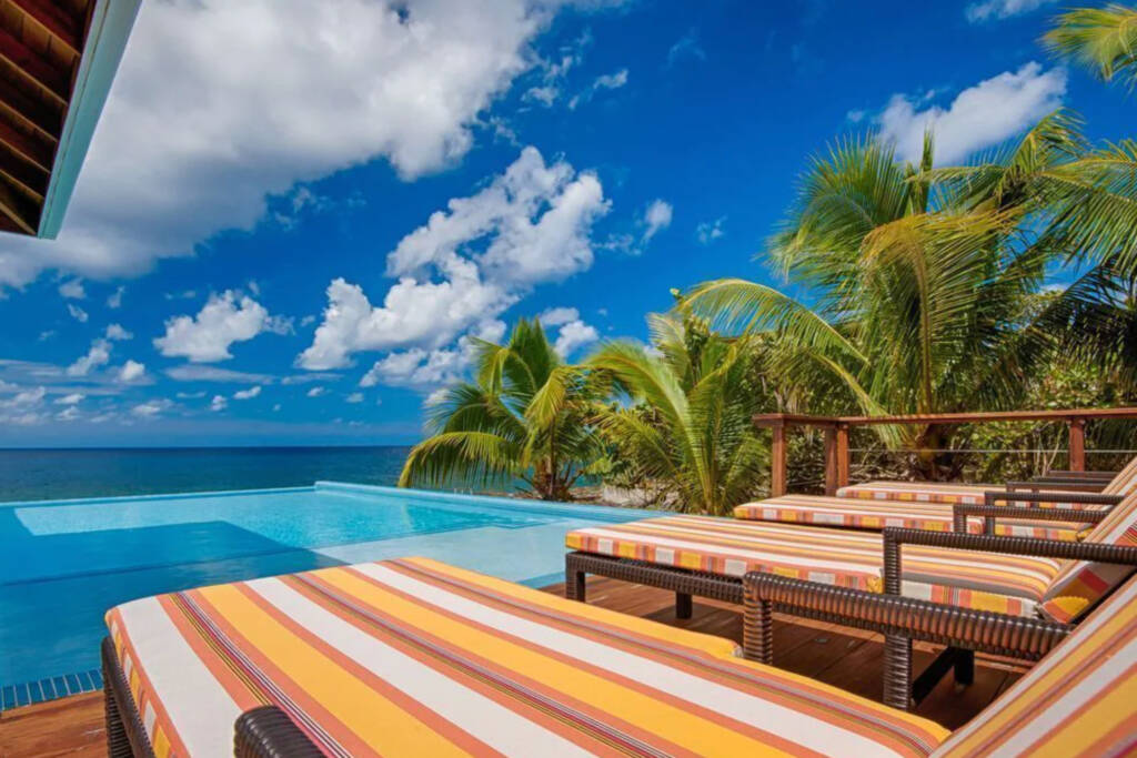 Vivaro luxury roatan vacation rental with pro dive roatan